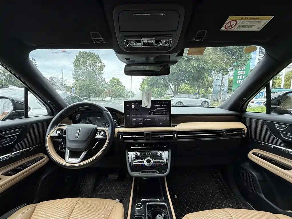 LINCOLN ADVENTURER 2020