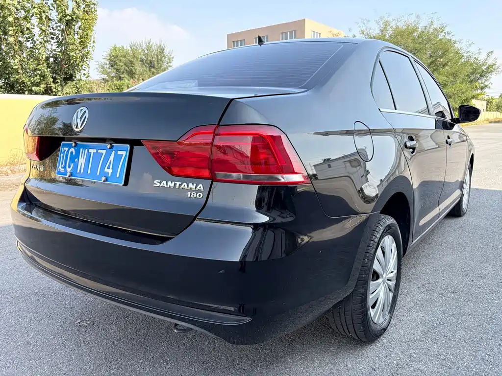 VOLKSWAGEN SANTANA 2017
