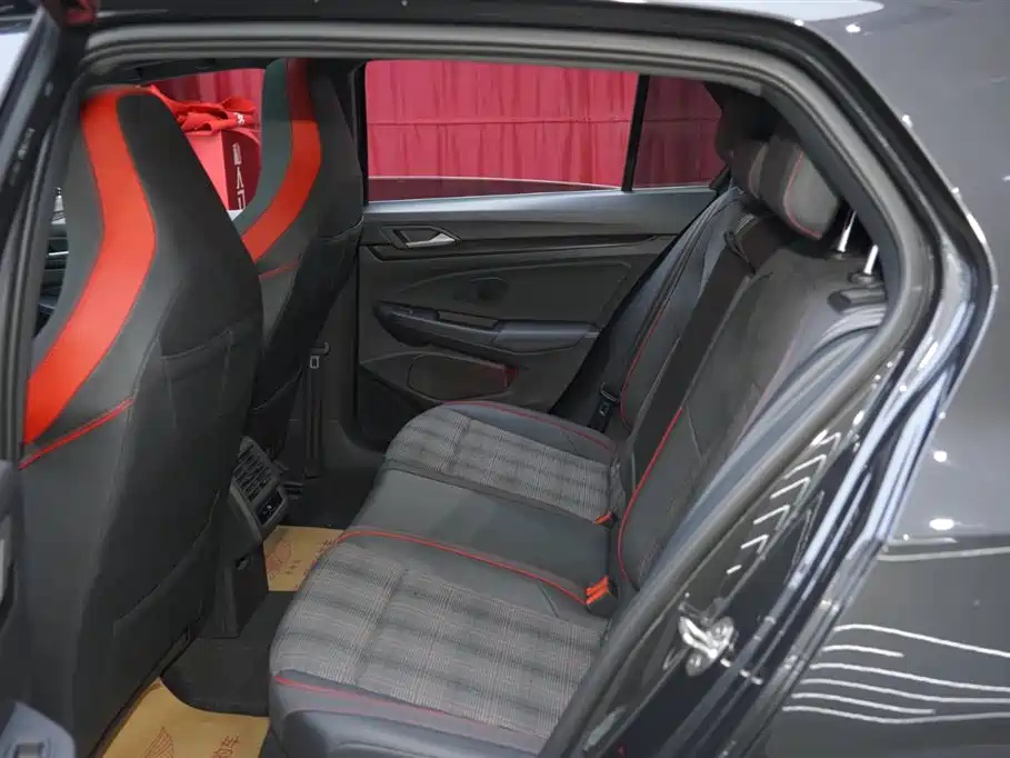 VOLKSWAGEN GOLF GTI 2021