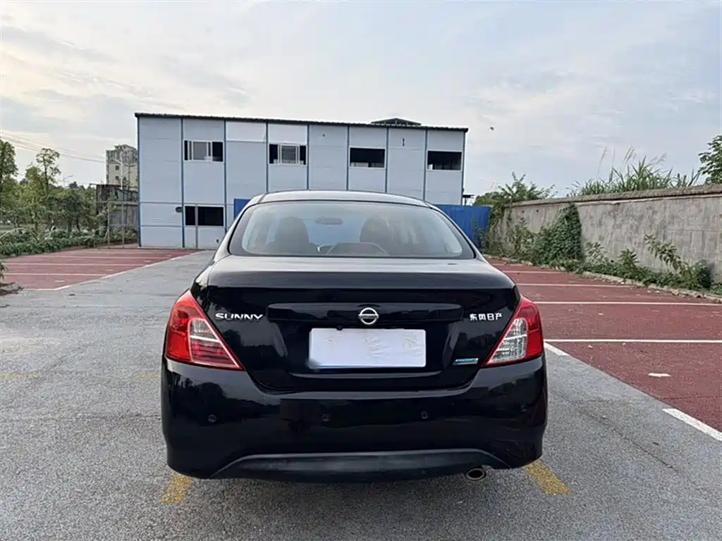 NISSAN SUNNY 2015
