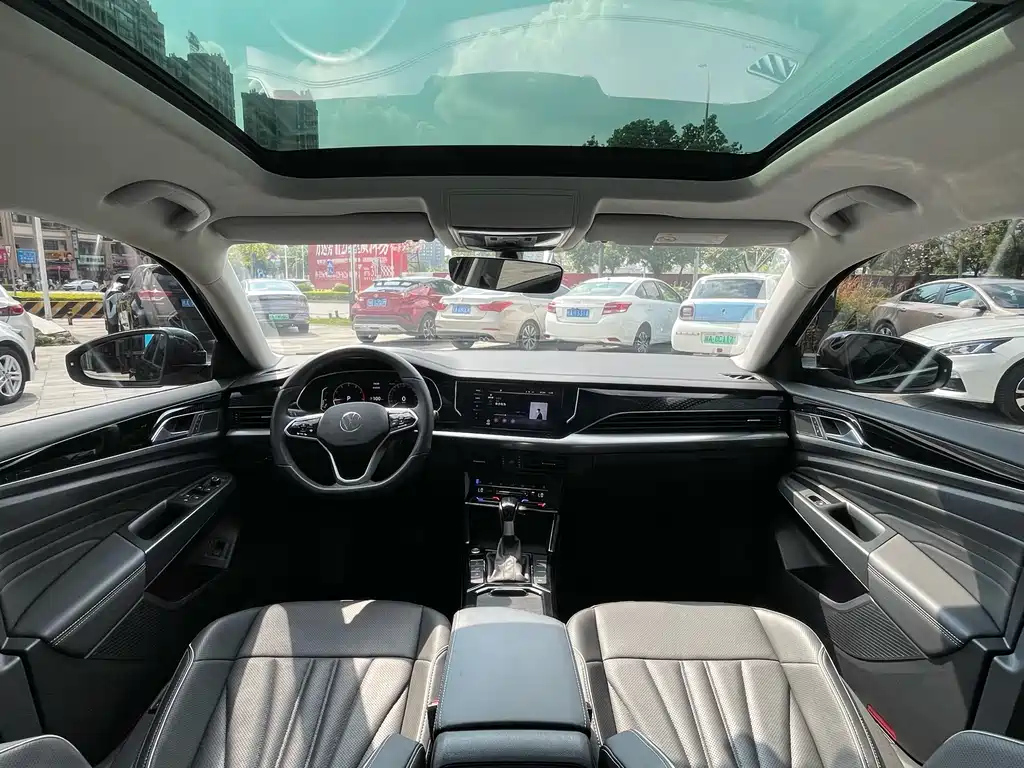 VOLKSWAGEN PASSAT 2024
