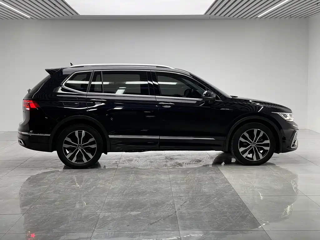 VOLKSWAGEN TIGUAN L 2022