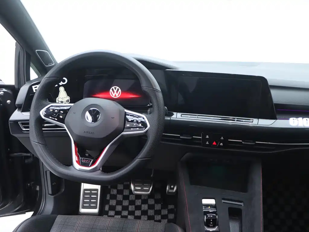 VOLKSWAGEN GOLF GTI 2023