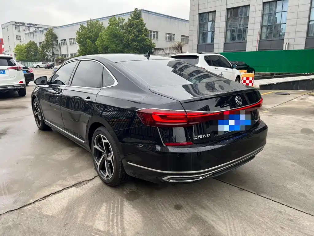 VOLKSWAGEN PASSAT 2023
