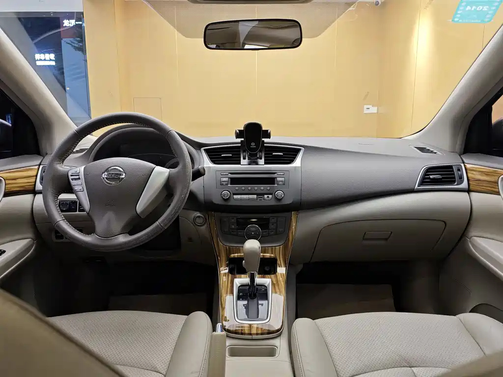 NISSAN SYLPHY 2014