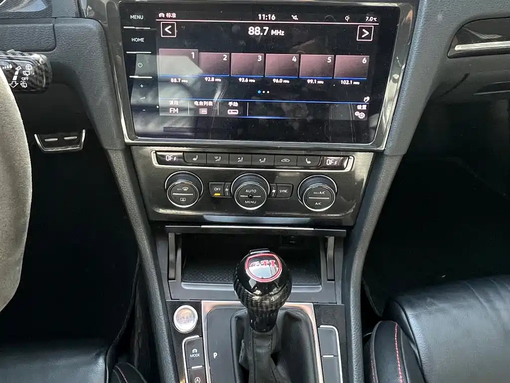 VOLKSWAGEN GOLF GTI 2016