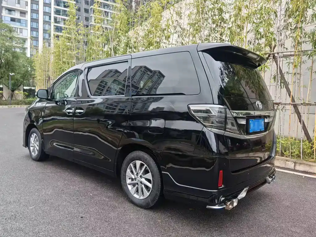 TOYOTA ALPHARD 2012