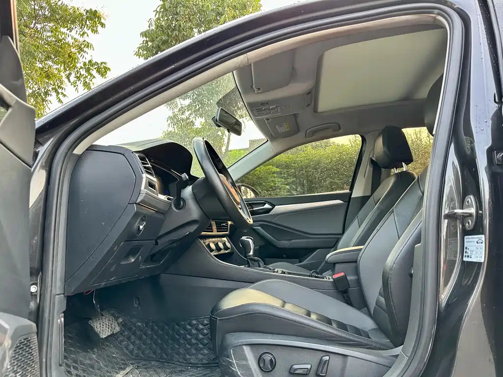 VOLKSWAGEN SAGITAR 2021