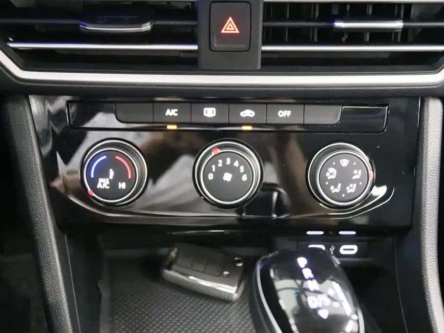 VOLKSWAGEN SAGITAR 2023
