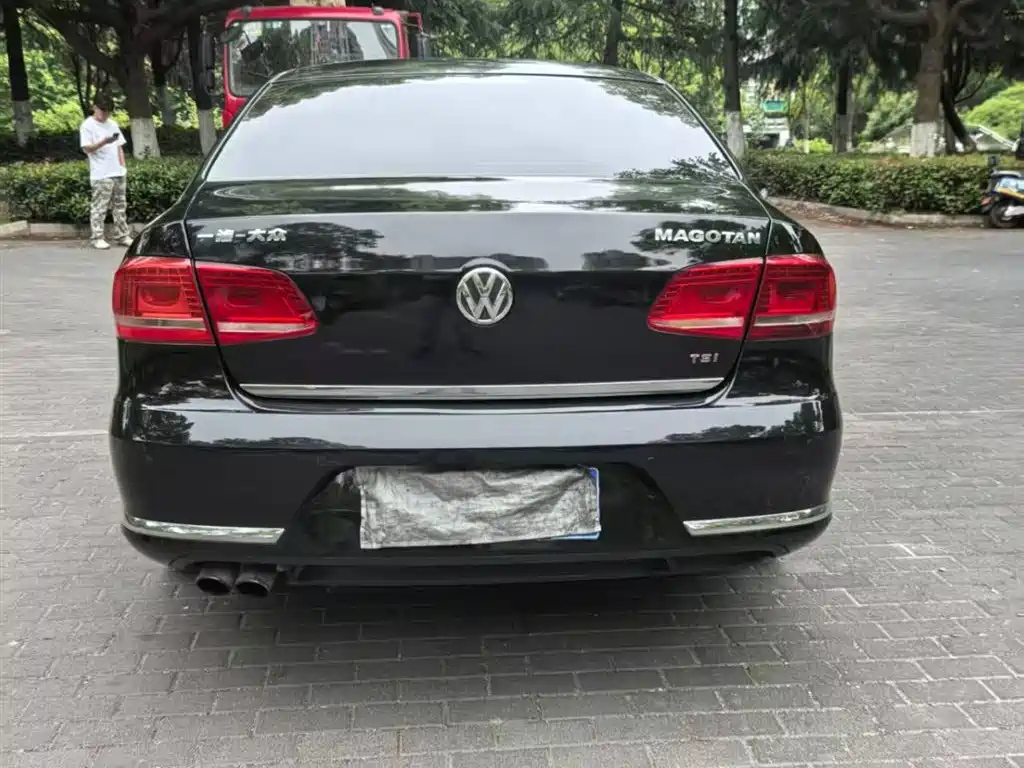 VOLKSWAGEN MAGOTAN 2015