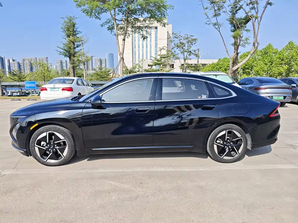 SGMW WULING STARLIGHT 2024