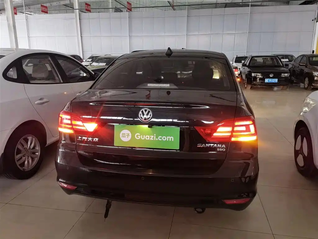 VOLKSWAGEN SANTANA 2017