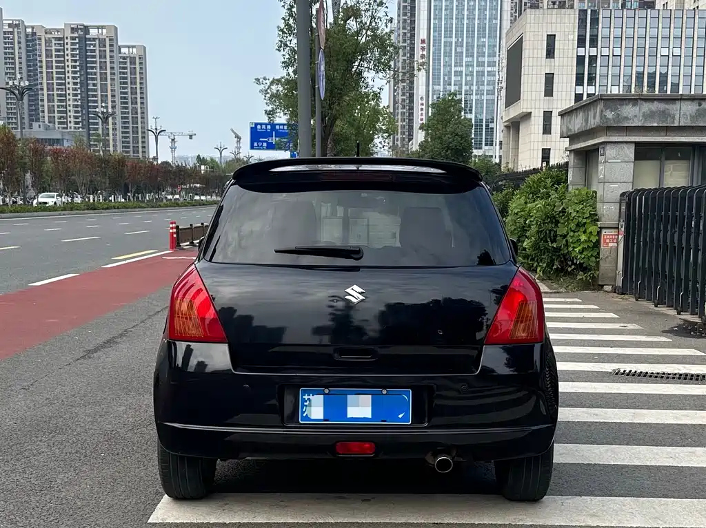 SUZUKI SWIFT 2010