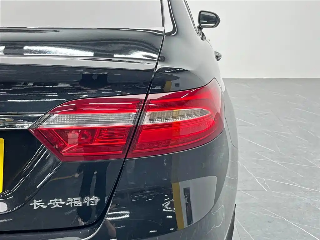 FORD TAURUS 2016