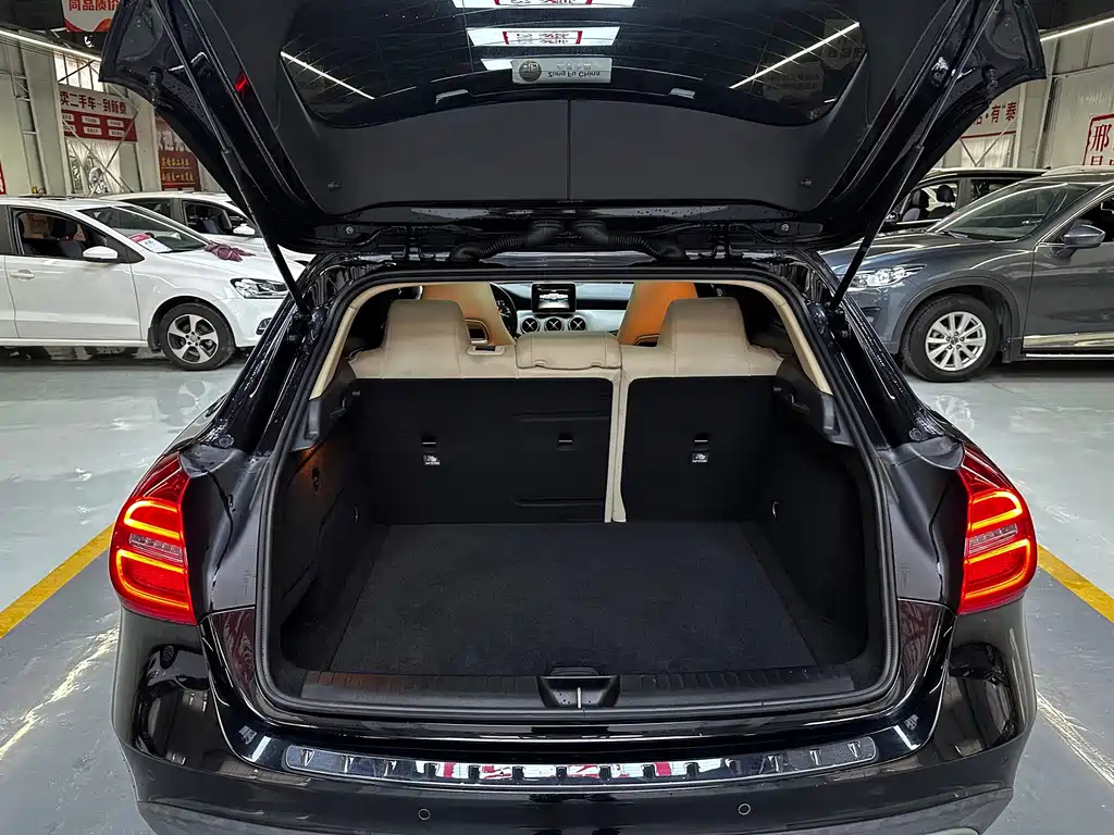 MERCEDES BENZ GLA 2016