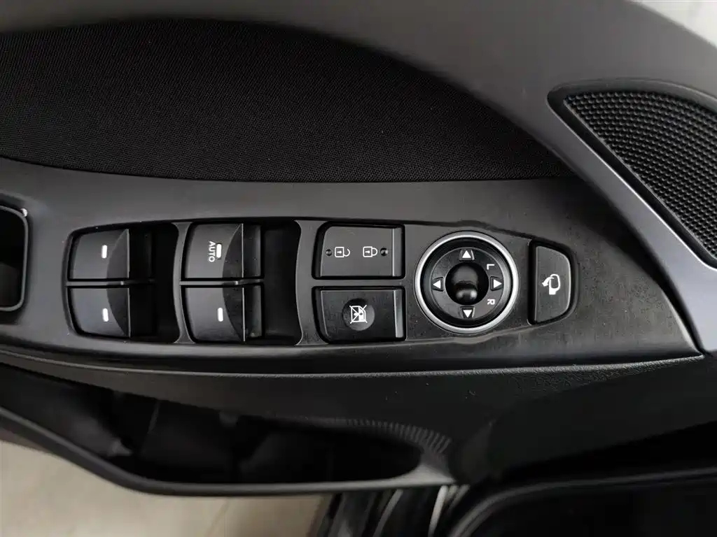 HYUNDAI ELANTRA 2016