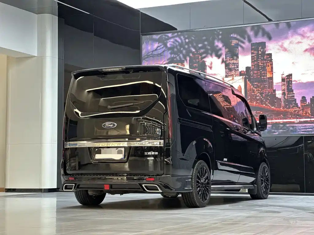 FORD TOUREO 2024