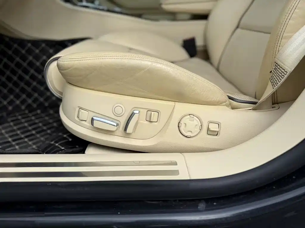 AUDI A8 2011