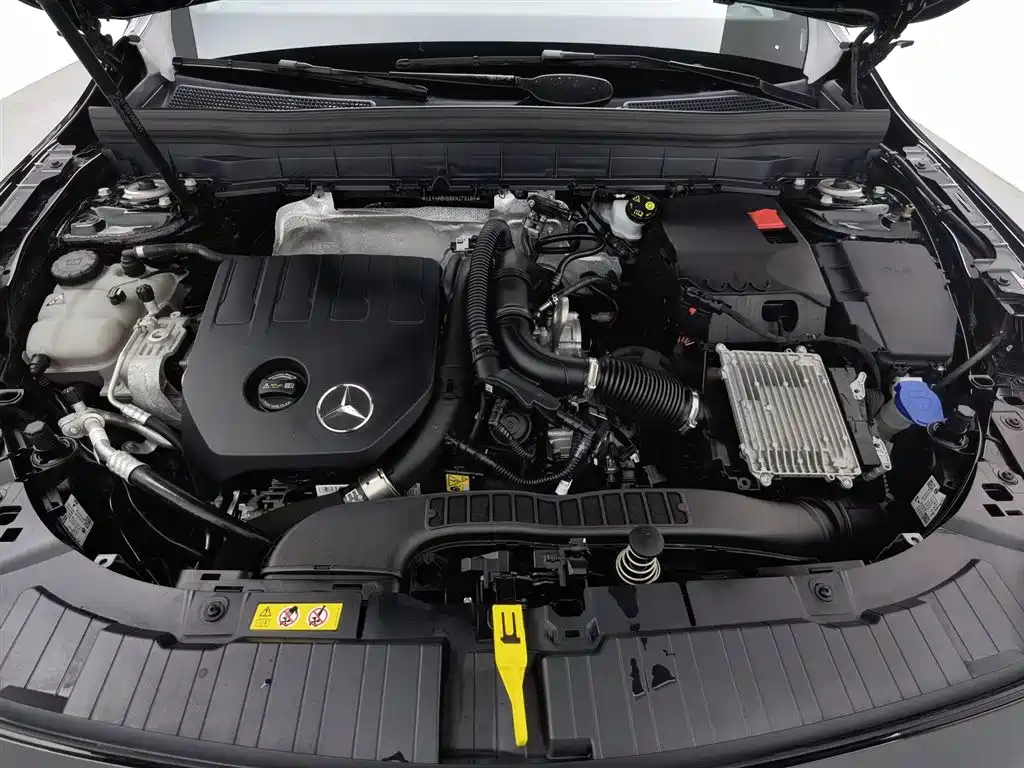 MERCEDES BENZ GLB 2024