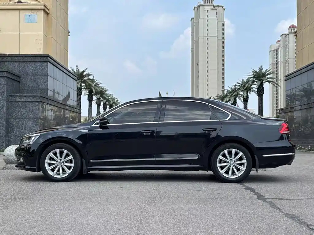 VOLKSWAGEN PASSAT 2017