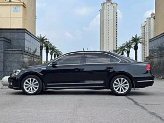 VOLKSWAGEN PASSAT 2017