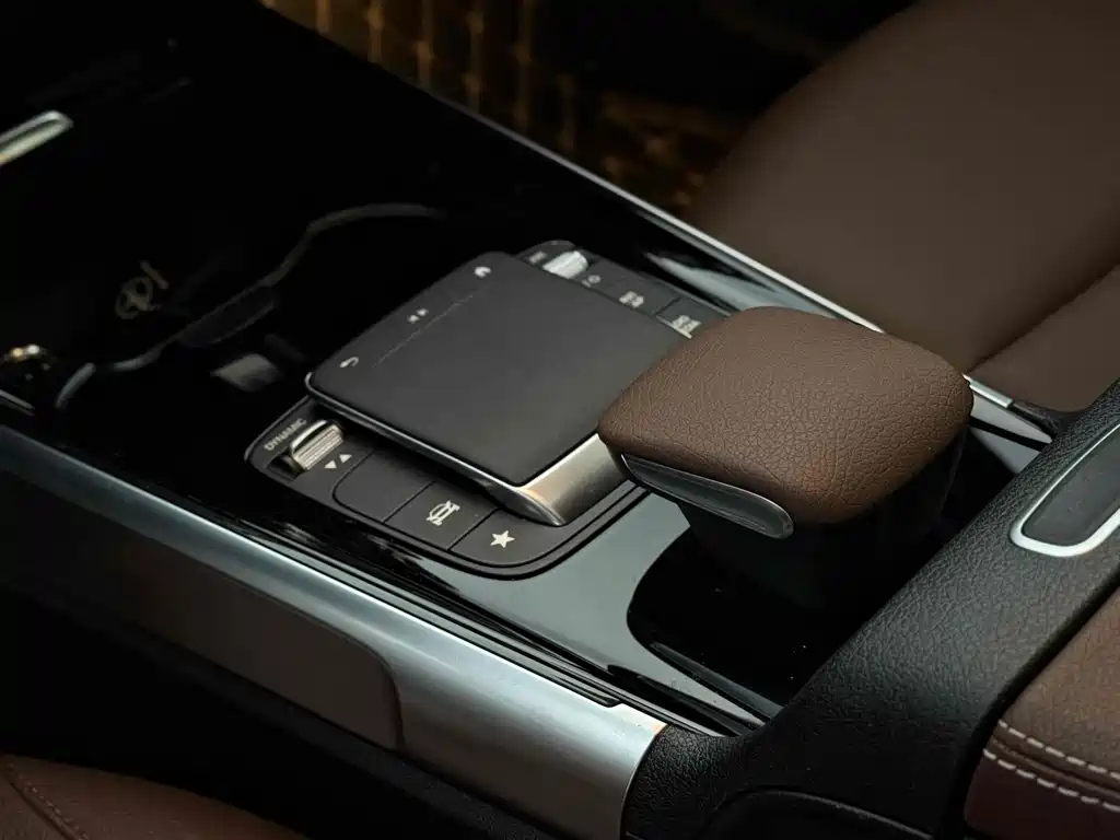 MERCEDES BENZ GLB 2023