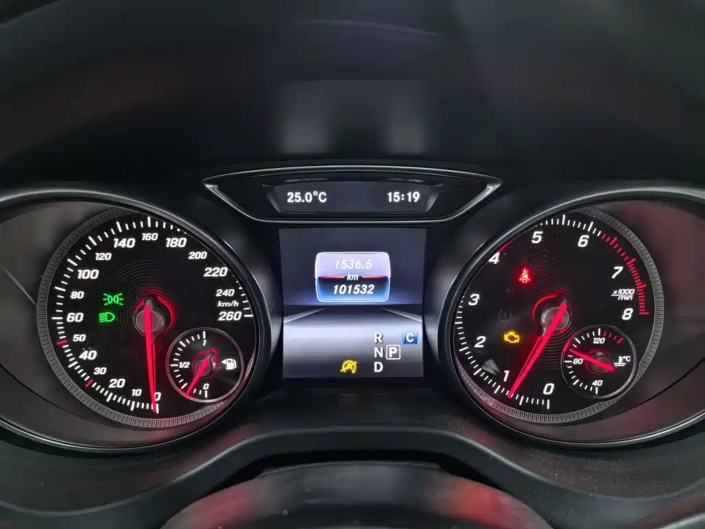 MERCEDES BENZ GLA 2017
