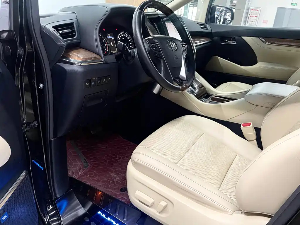 TOYOTA ALPHARD 2015