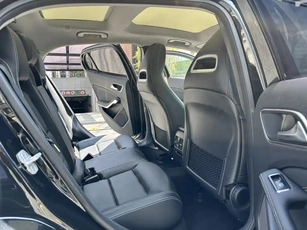 MERCEDES BENZ GLA 2016