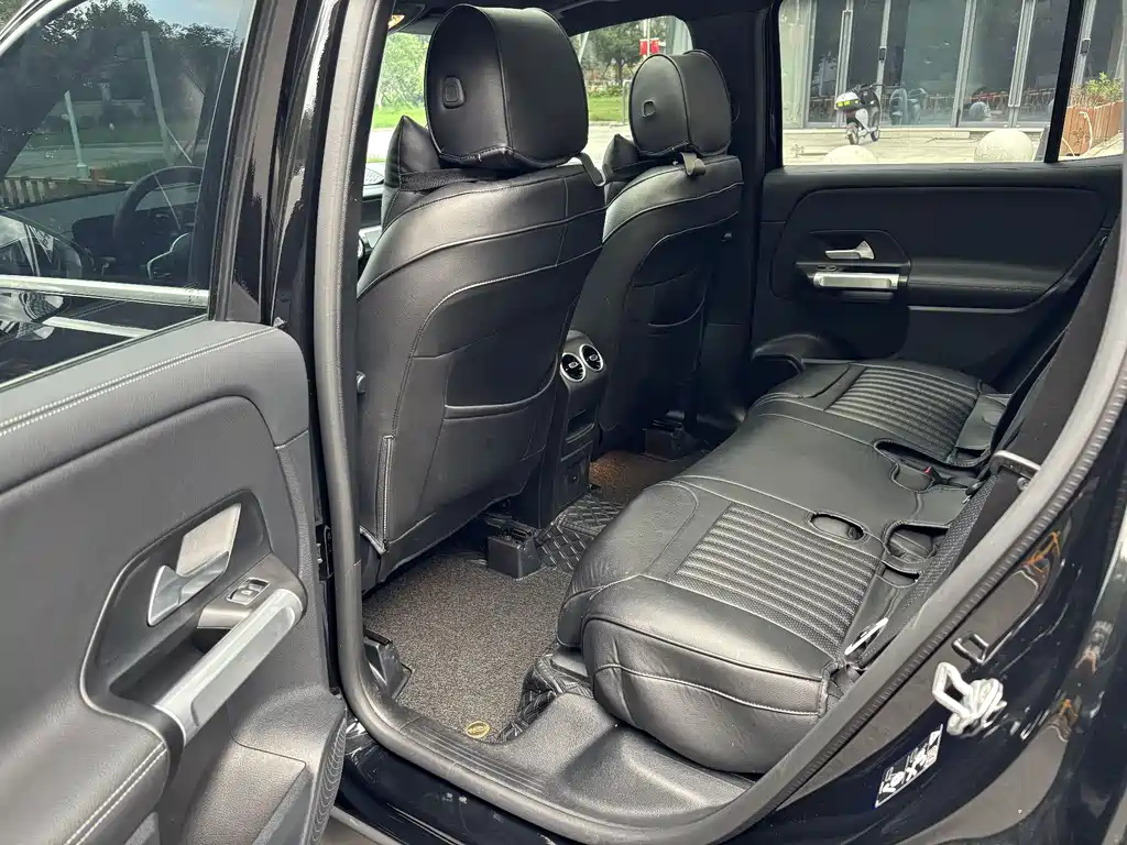 MERCEDES BENZ GLB 2023