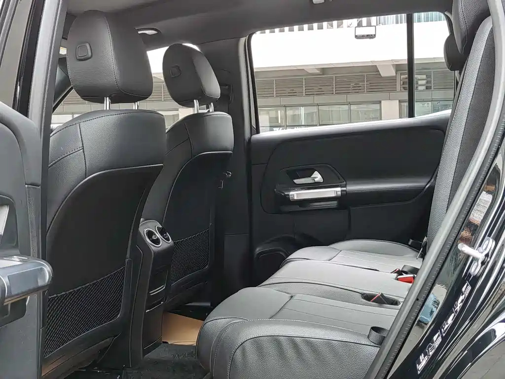 MERCEDES BENZ GLB 2023