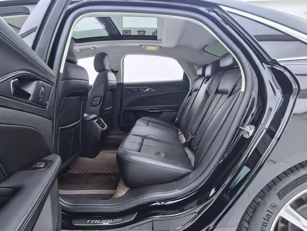 FORD TAURUS 2021