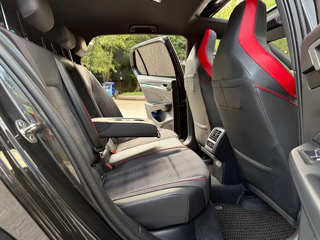 VOLKSWAGEN GOLF GTI 2023