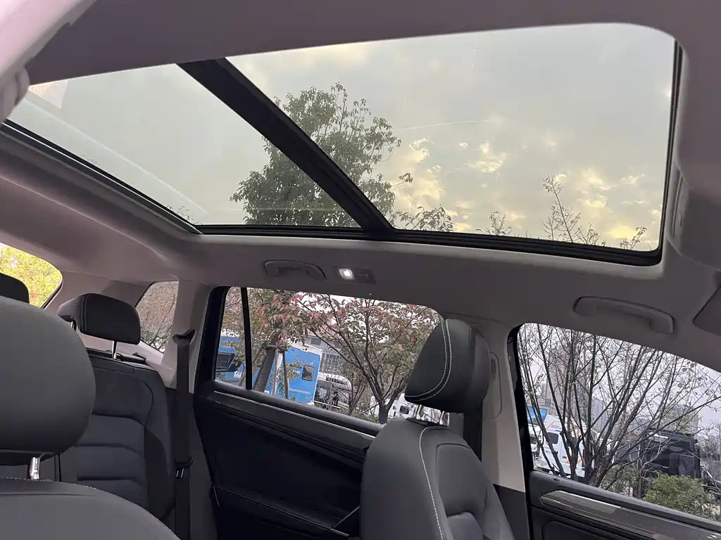 VOLKSWAGEN TIGUAN L 2021