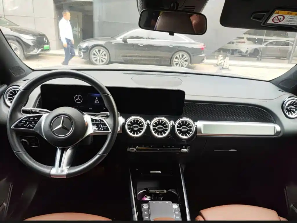 MERCEDES BENZ GLB 2023