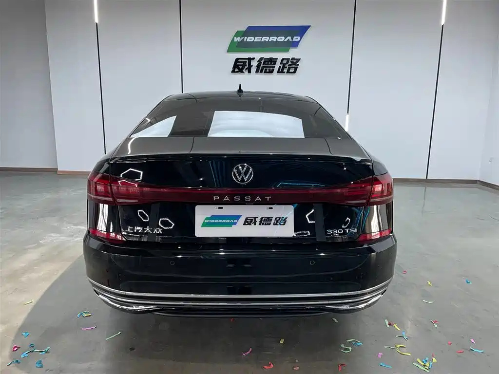 VOLKSWAGEN PASSAT 2023