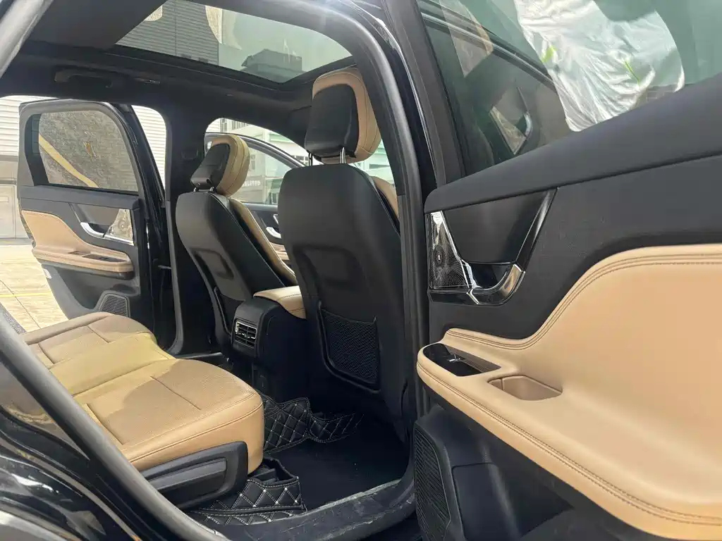 LINCOLN ADVENTURER 2021