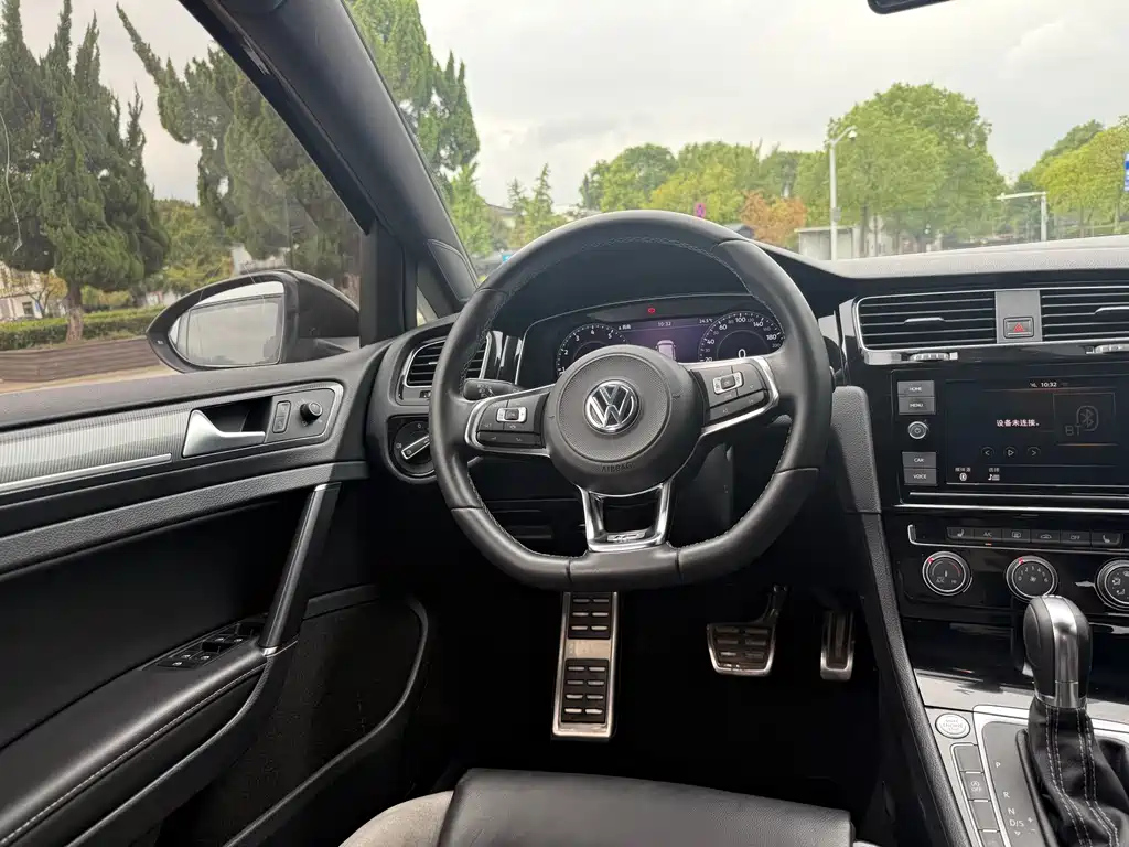 VOLKSWAGEN GOLF 2020
