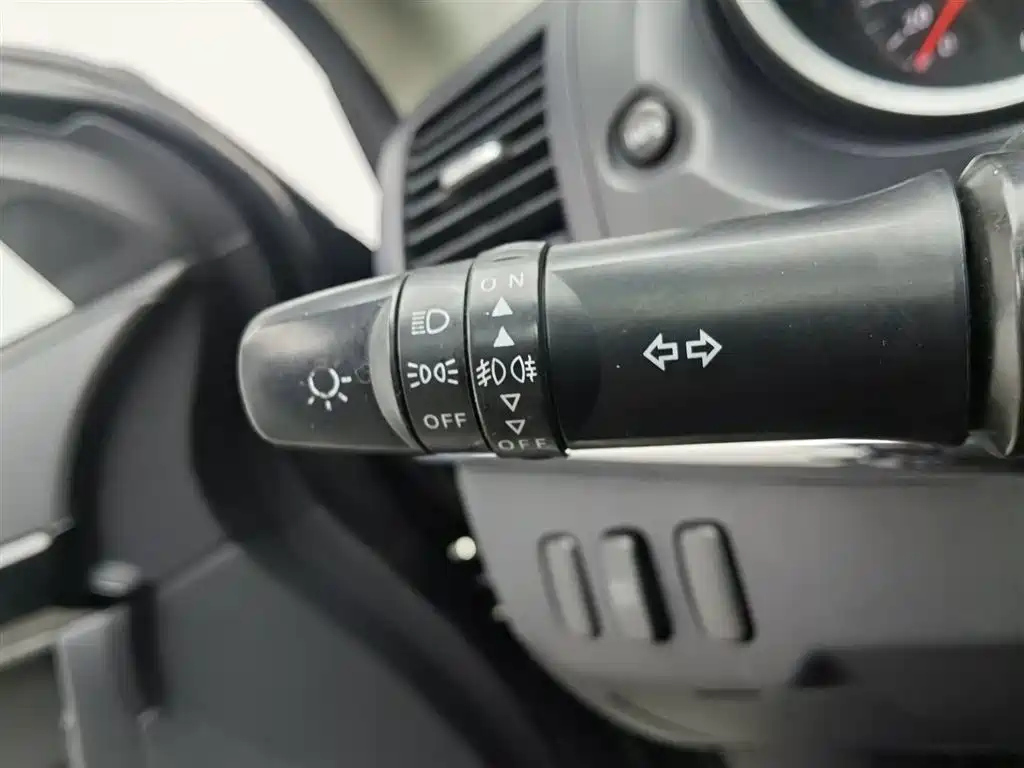 MITSUBISHI LANCER EX 2013