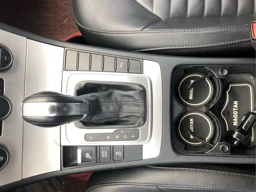 VOLKSWAGEN MAGOTAN 2012