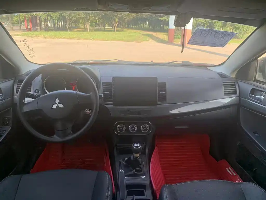 MITSUBISHI LANCER EX 2011