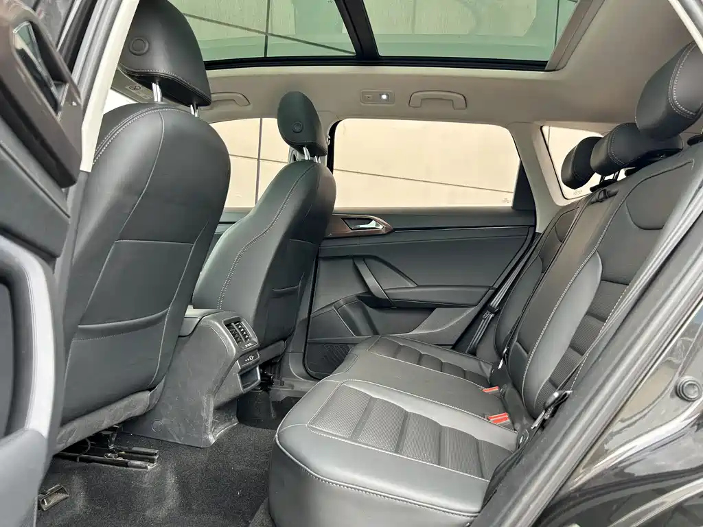 VOLKSWAGEN THARU 2022