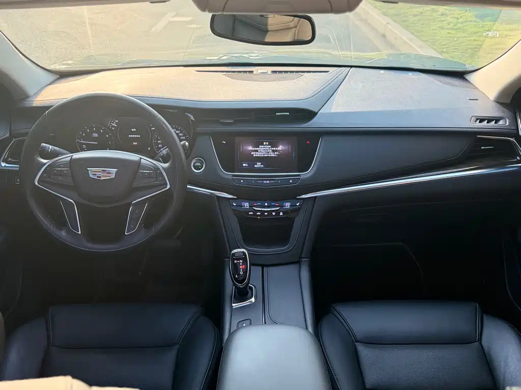 CADILLAC XT5 2018