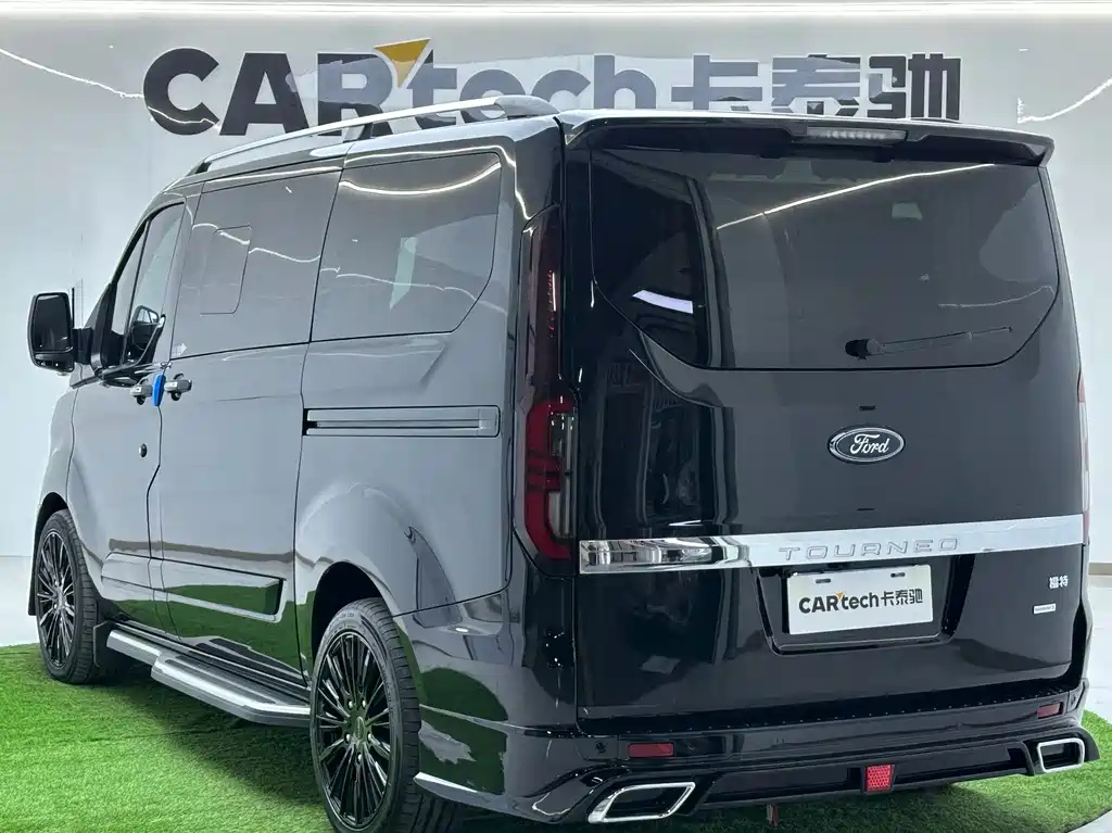 FORD TOUREO 2024