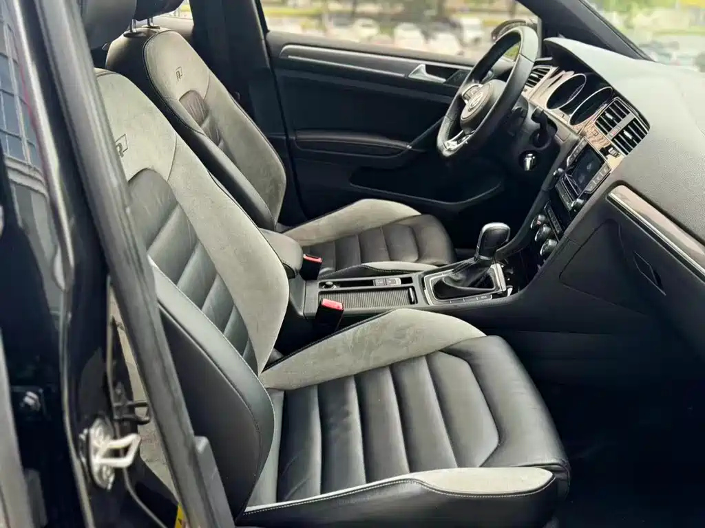 VOLKSWAGEN GOLF 2015