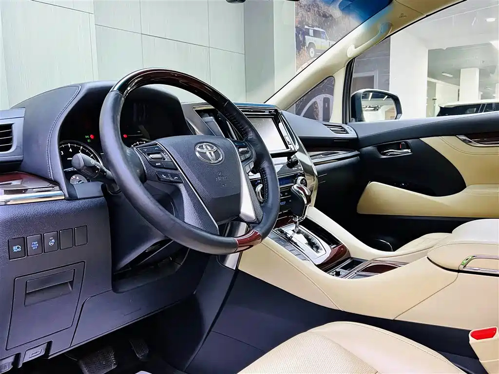 TOYOTA ALPHARD 2018