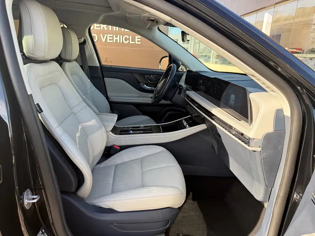 LINCOLN ADVENTURER 2024