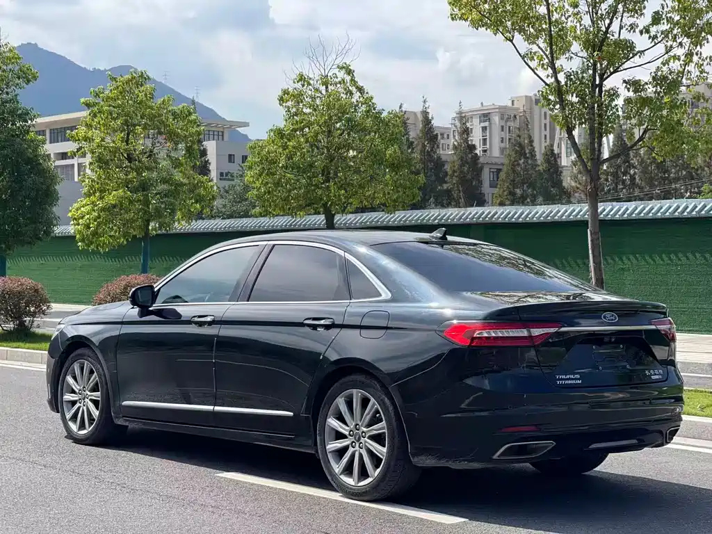 FORD TAURUS 2021