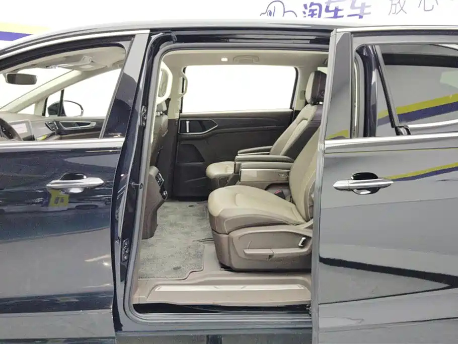 VOLKSWAGEN VILORAN 2022