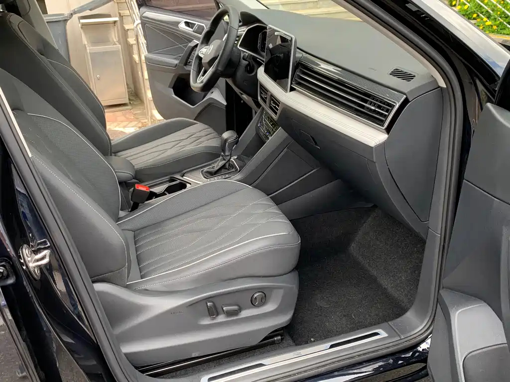 VOLKSWAGEN TIGUAN L 2023